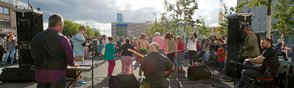 Kulturelle Vielfalt: Die Erol Arslan Grup auf dem Berta Kröger Platz bei 48h Wilhelmsburg, Foto: Jan Linnemann