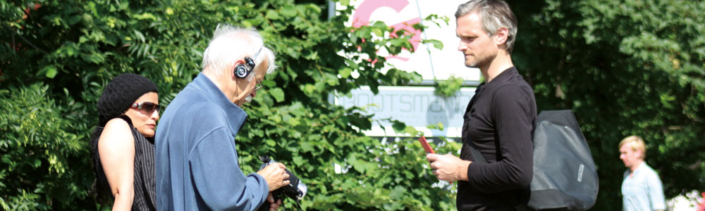 Ein Freiwilliger bei einer Befragung im Stadtteil, Foto: Khatuna Hartmann