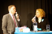 Geschäftsführerin Corinne Eichner im Talk mit Senator Dr. Carsten Brosda.