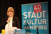 Die Vorstandsvorsitzende Dörte Inselmann läßt 40 Jahre Revue passieren.
