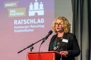 Geschäftsführerin Corinne Eichner bei ihrer Eröffnungsrede, Foto: Miguel Ferraz