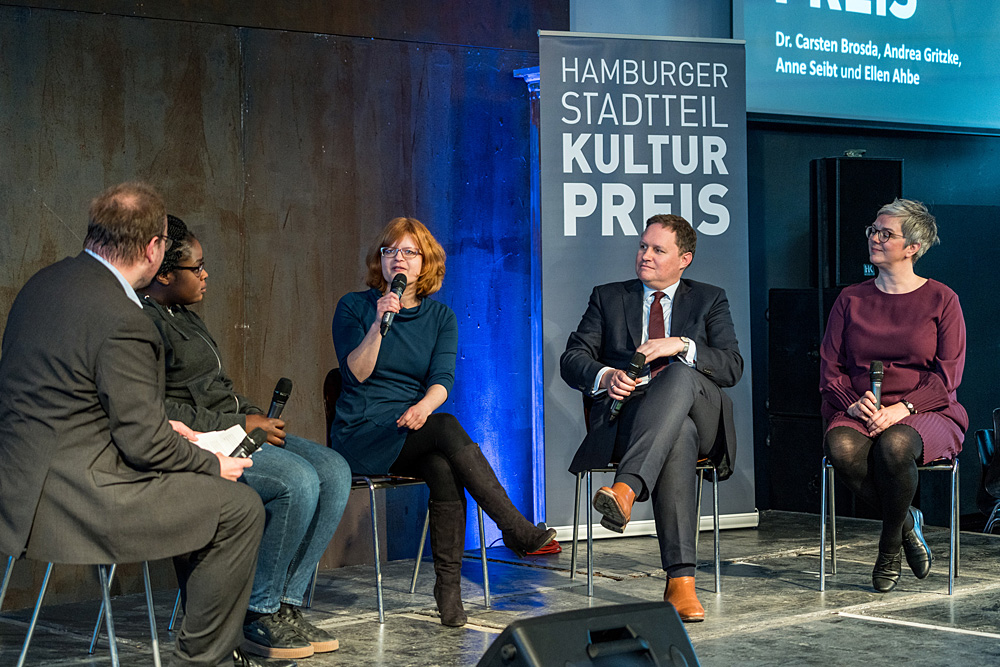 Gewinner, Laudatorin und Senator im Gespräch, Foto: Miguel Ferraz