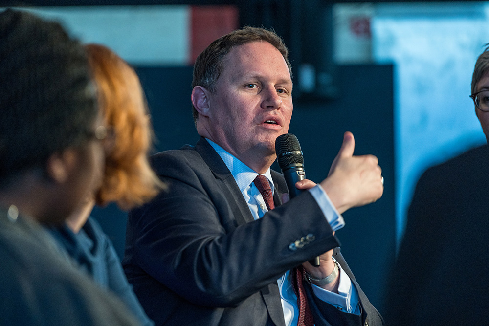 Gewinner, Laudatorin und Senator im Gespräch, Foto: Miguel Ferraz