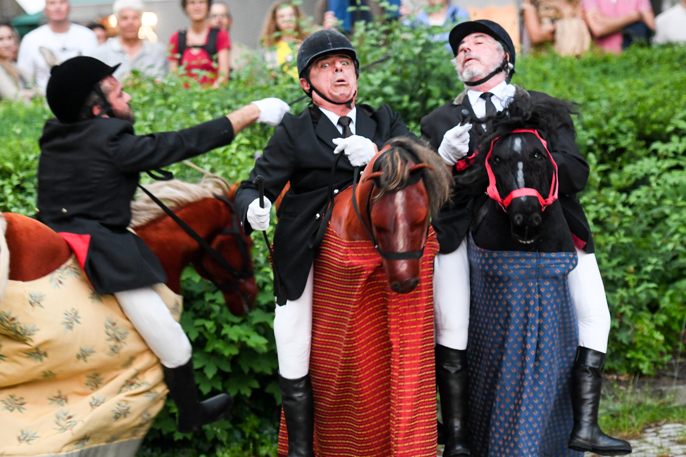 Straßenkunst im Galopp - Die Horsemen von Les Goulus aus Frankreich waren nur eine der zahlreichen faszinierenden Straßentheater-Shows.