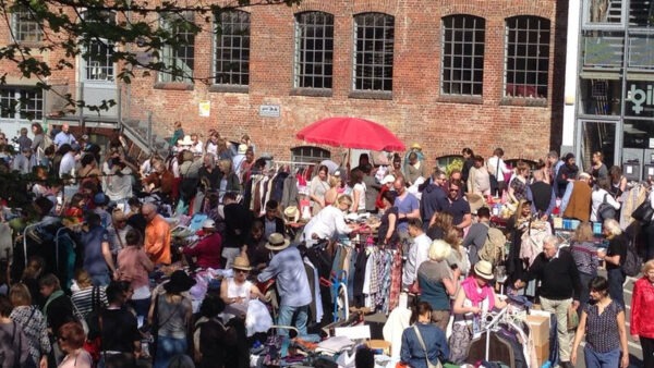 Flohmarkt auf dem Hof im Goldbekhaus