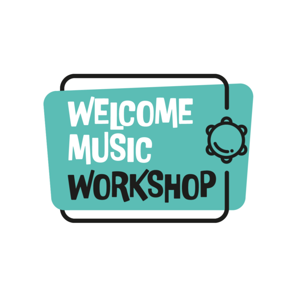 Logo des Welcome Music Workshop: weiße und warze Schrift auf türkisfarbenen Rechteck mit stilisiertem Tamburin